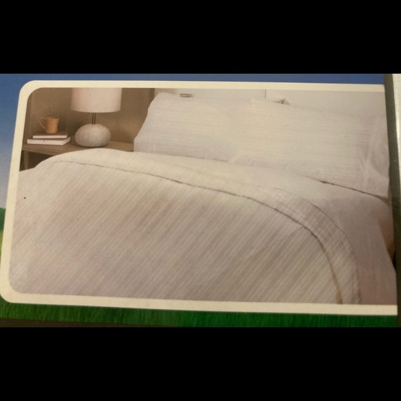 NWT Allergen Barrier Comforter Protector Twin - Picture 2 of 4